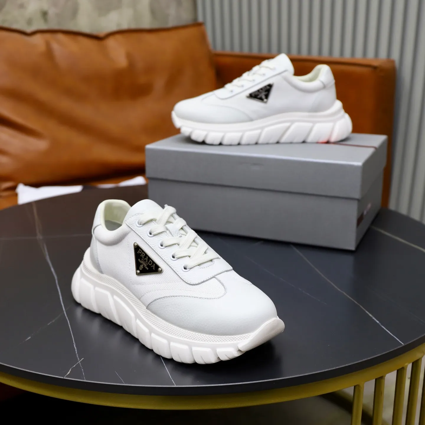 Ex-factory price: 700💰Top original order Brand: PRADA (Prada) Standard code: Men's size 38/44 (45 can be customized) Grade: Same as the official website Material: Original cowhide stitching, cowhide lining, original combination two-color wear-resistant soft outsole Style category: casual sports version, young fashion, European and American trend, British style Color: actual picture color